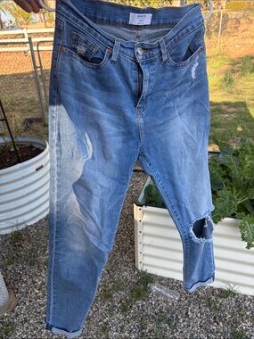 Levi's Denizen Boyfriend Jeans in Light Blue with Tan Stitching
